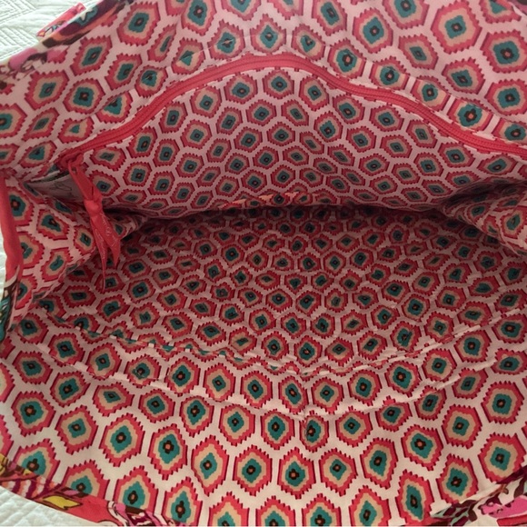 Brand new, never used VERA BRADLEY TOTE. (1 of 2) - Picture 3 of 5
